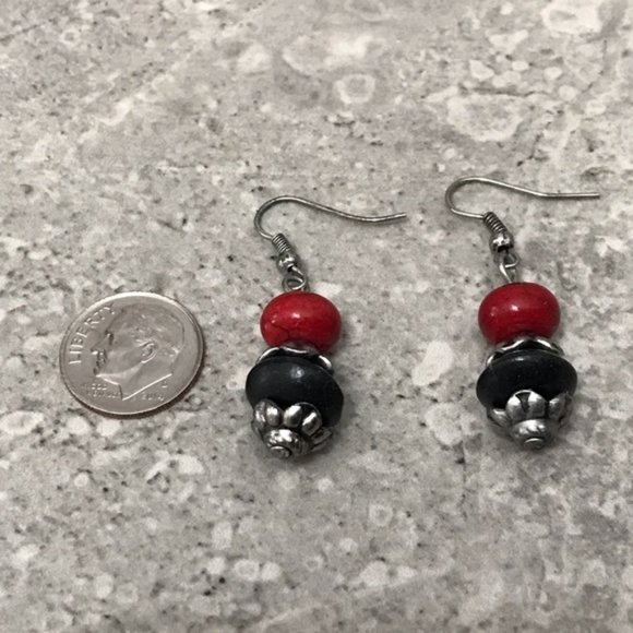 5/$15 Red/Silver/Black Necklace w/ Disk Beads - Picture 2 of 6